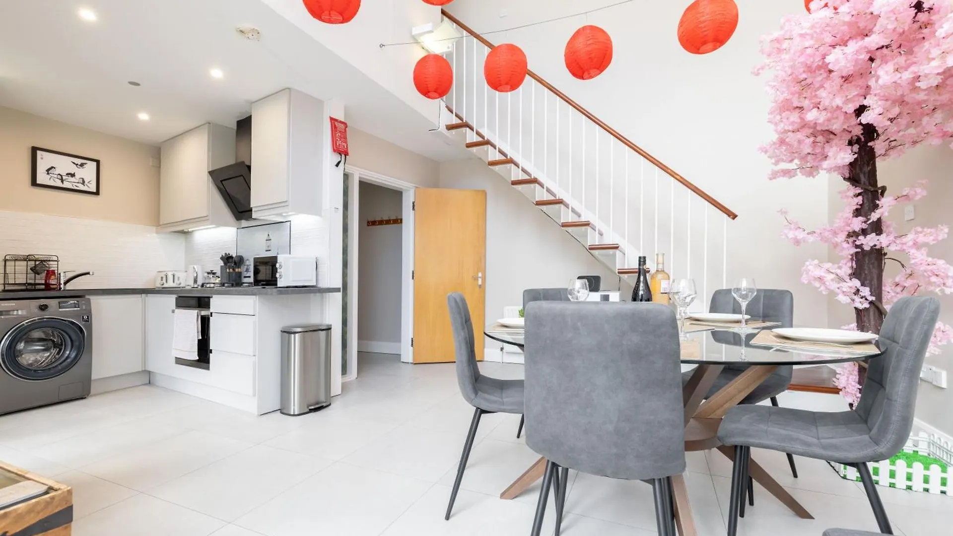 Belfast Quarters- Whitehall Sq Apartment